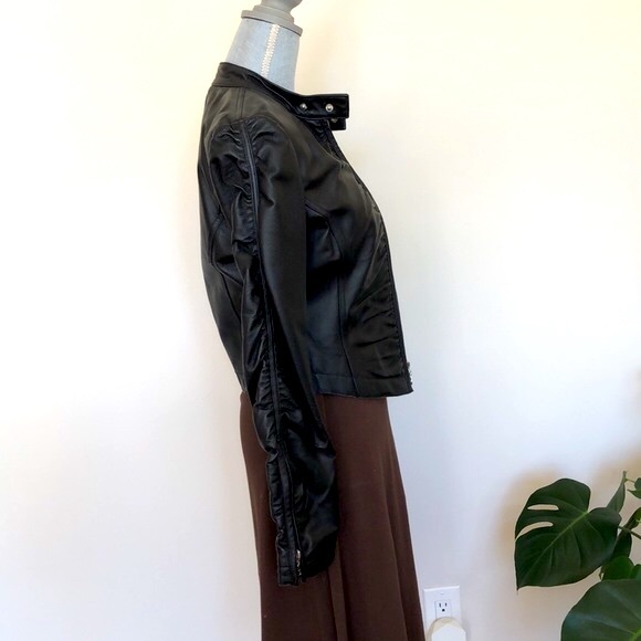 NWOT - Gorgeous Mendocino 100% genuine leather jacket with rouched sleeves. - Picture 5 of 9